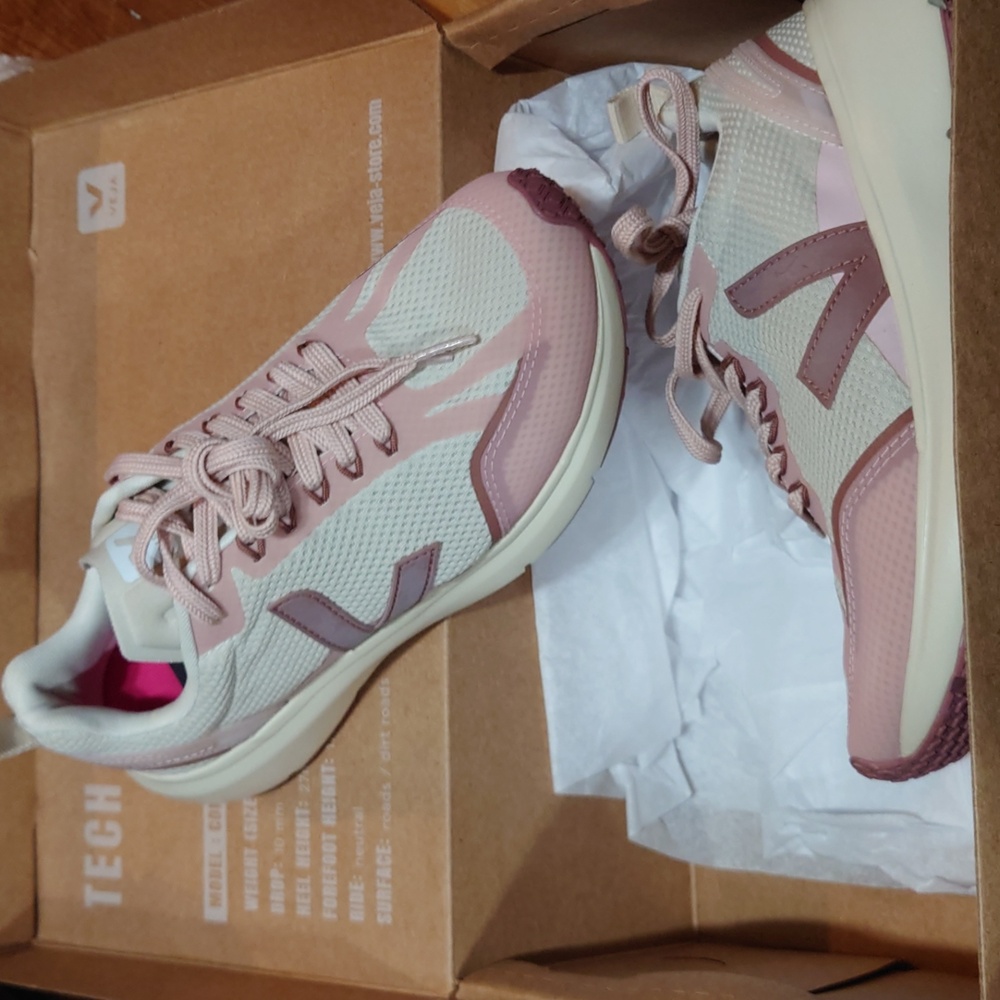 Veja Condor 2 Alveomesh Pink sz 7US/38EU NIB